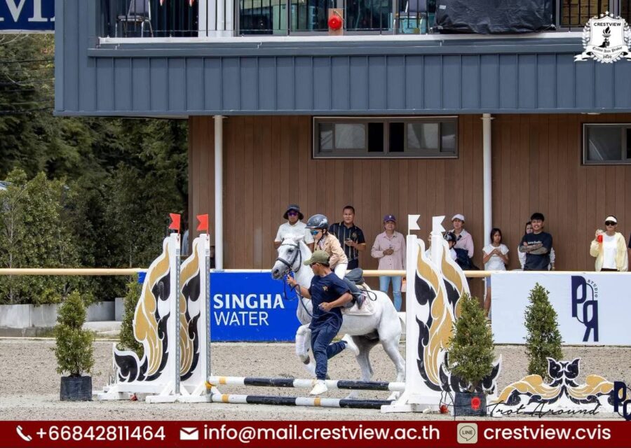 Kindergarten Student Lun Completes Jumping Lead at International Horse Show