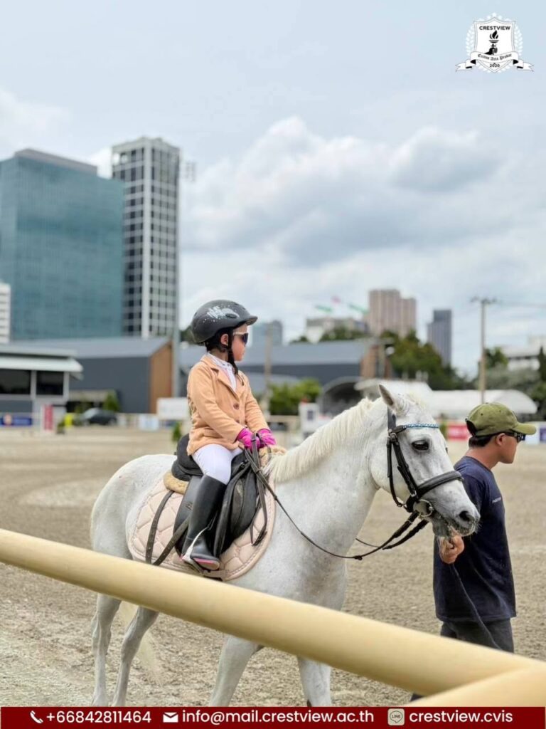 Kindergarten Student Lun Completes Jumping Lead at International Horse Show