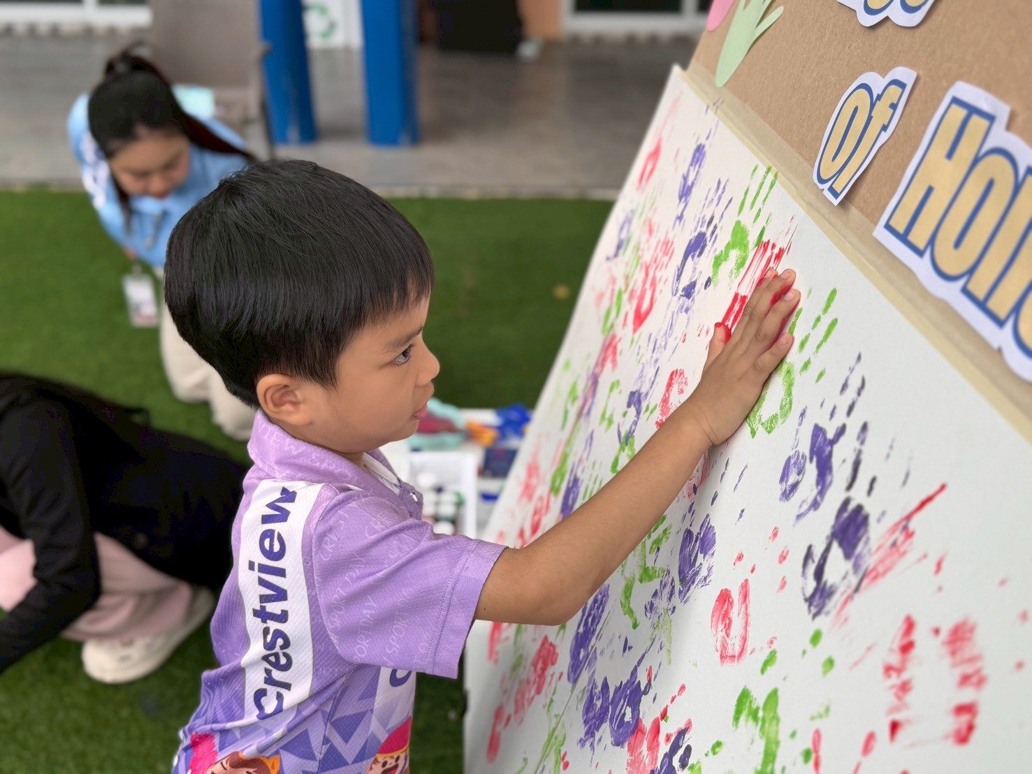 Crestview children at the Pledge of Honesty activity
